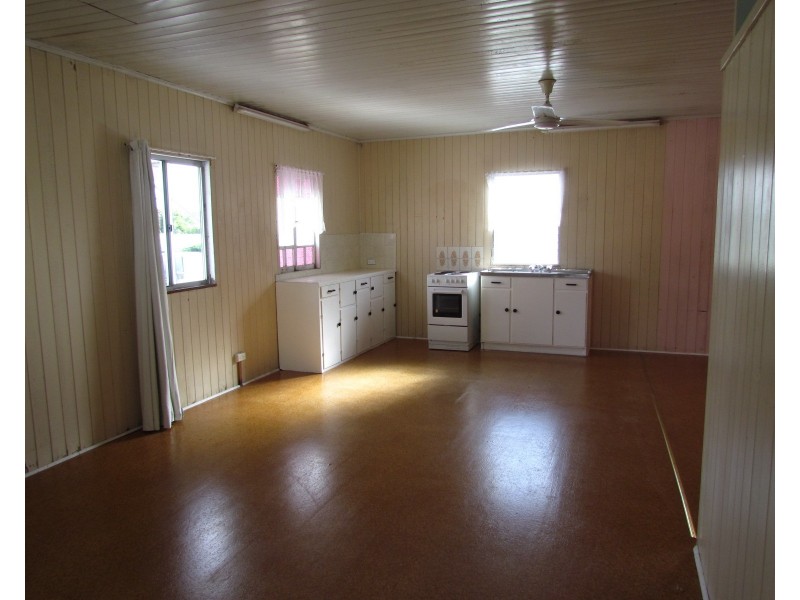 32 Denman Avenue, Shoal Point QLD 4750