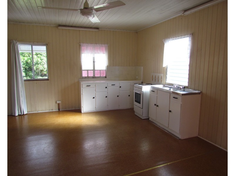 32 Denman Avenue, Shoal Point QLD 4750