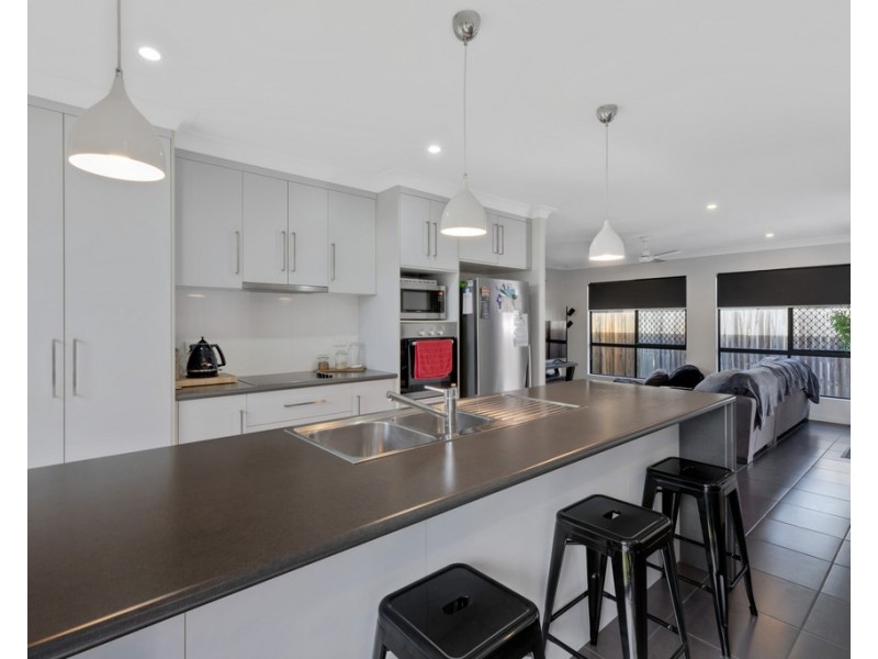 22 Dobinson Street, Bucasia QLD 4750