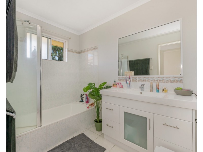 10 Henry Court, Beaconsfield QLD 4740