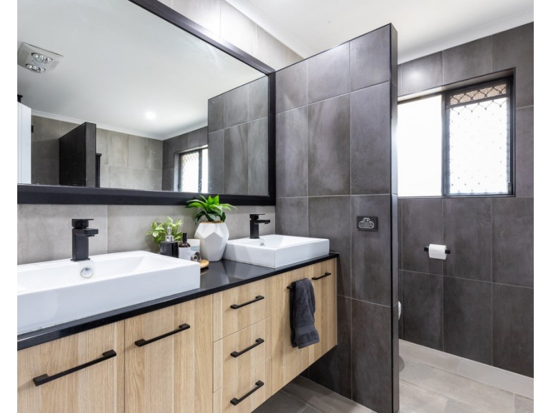 35 Toorak Street, Glenella QLD 4740