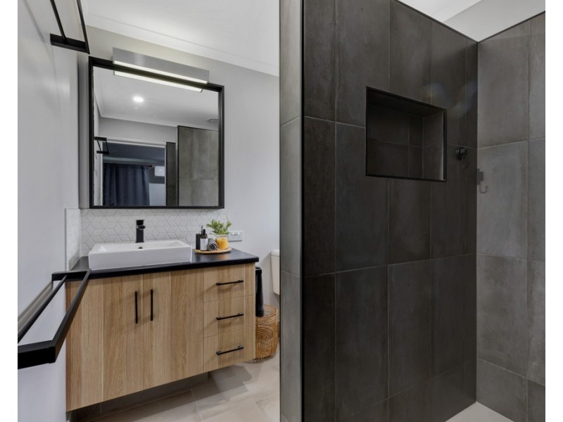 35 Toorak Street, Glenella QLD 4740