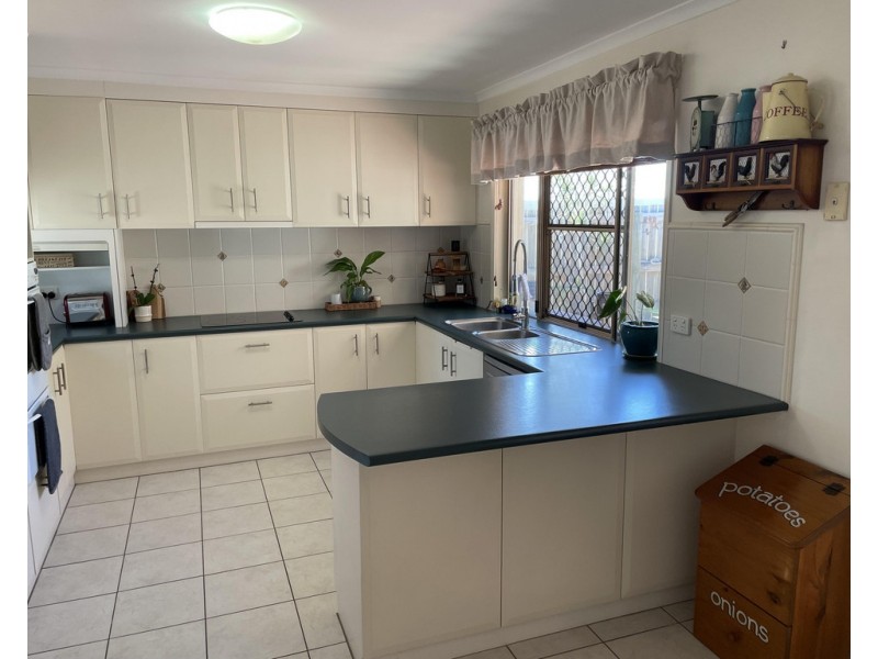 13 Lochmaben Court, Beaconsfield QLD 4740