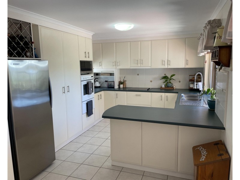 13 Lochmaben Court, Beaconsfield QLD 4740