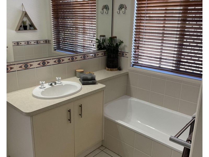 13 Lochmaben Court, Beaconsfield QLD 4740
