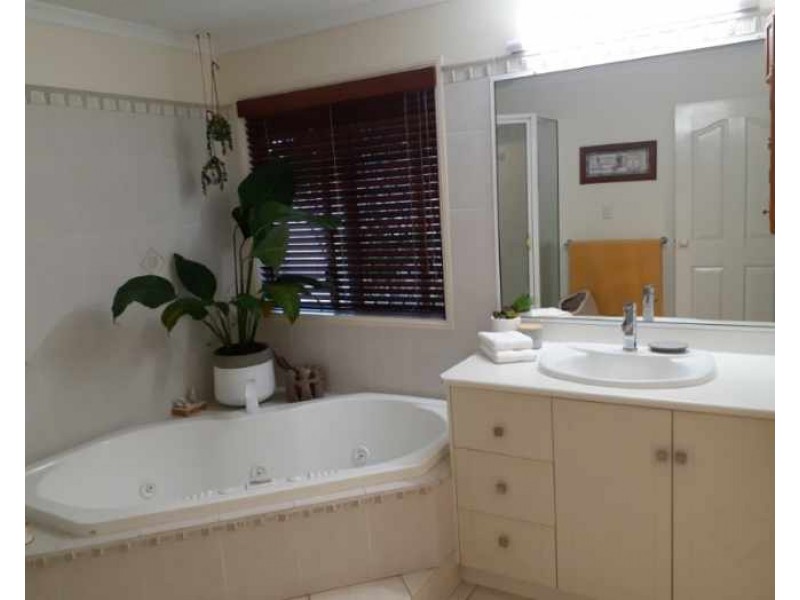 13 Lochmaben Court, Beaconsfield QLD 4740