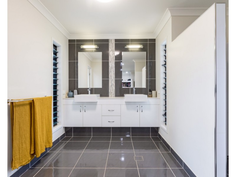 56 Kerrisdale Crescent, Beaconsfield QLD 4740