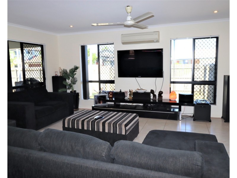2 Mark Crescent, Glenella QLD 4740