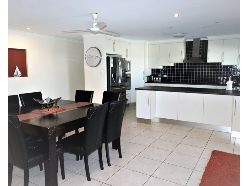 2 Mark Crescent, Glenella QLD 4740