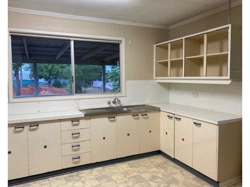 13 Cobb Court, Moranbah QLD 4744