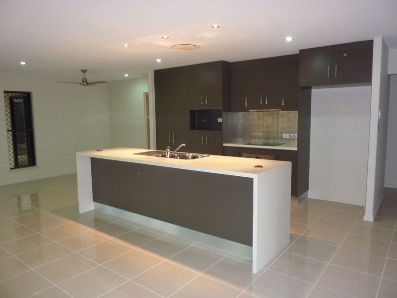 7 Leura Court, Glenella QLD 4740