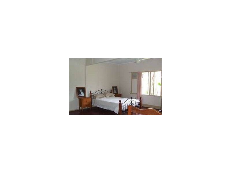 72 Anzac Parade, Finch Hatton QLD 4756