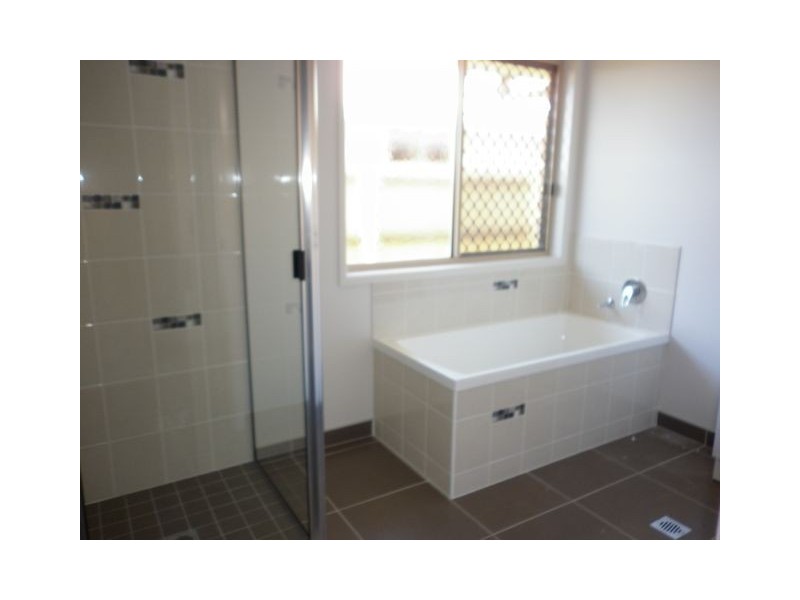 16 Lucy Court, Mirani QLD 4754
