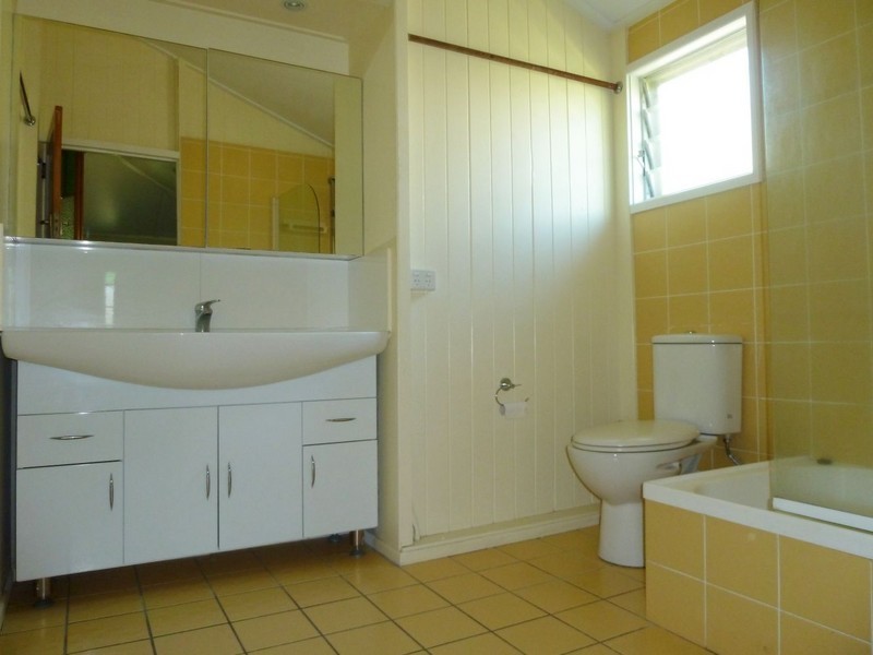 8 Lloyd Street, West Mackay QLD 4740