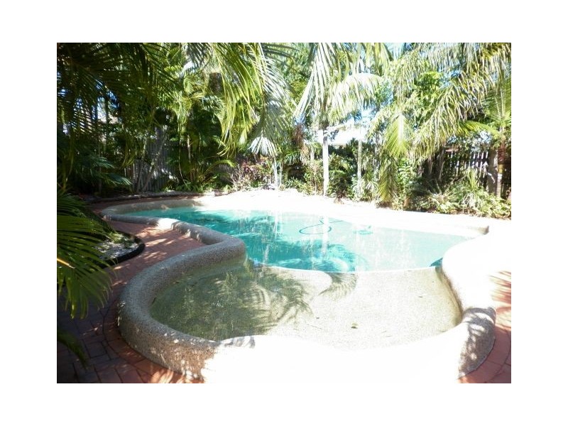 6 Chapman Court, Eimeo QLD 4740