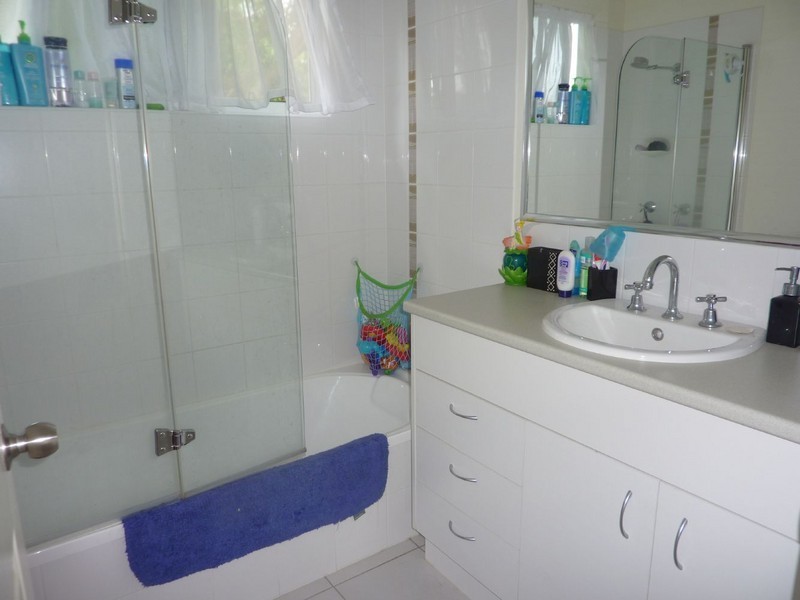 8A Poincettia Court, Andergrove QLD 4740