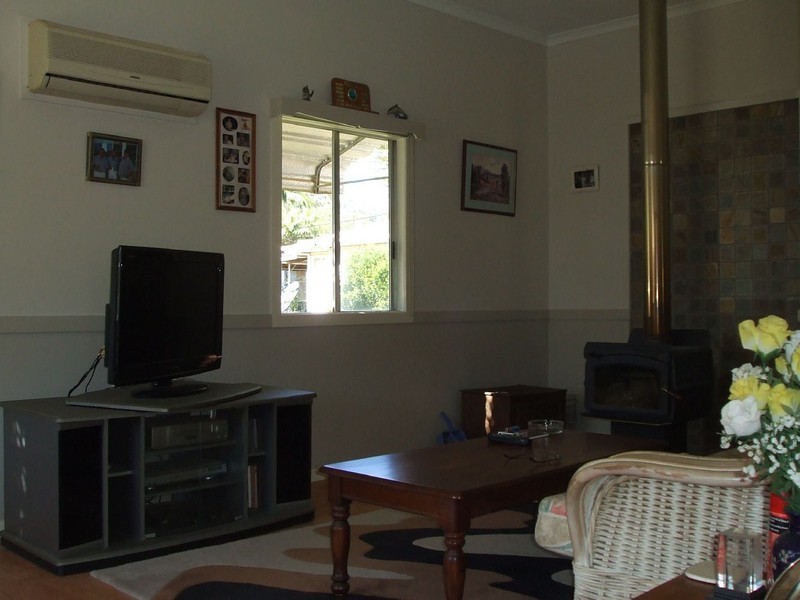 8 Anzac Parade, Finch Hatton QLD 4756