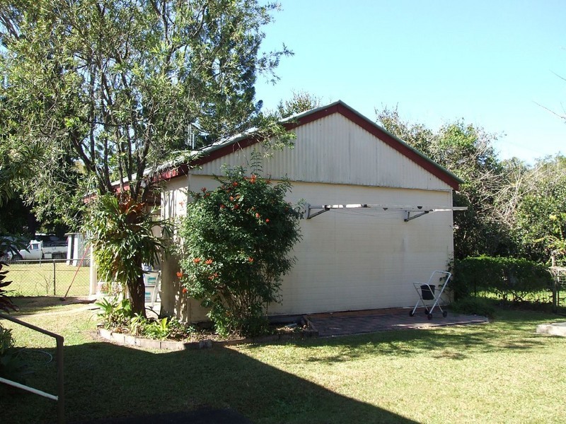 8 Anzac Parade, Finch Hatton QLD 4756