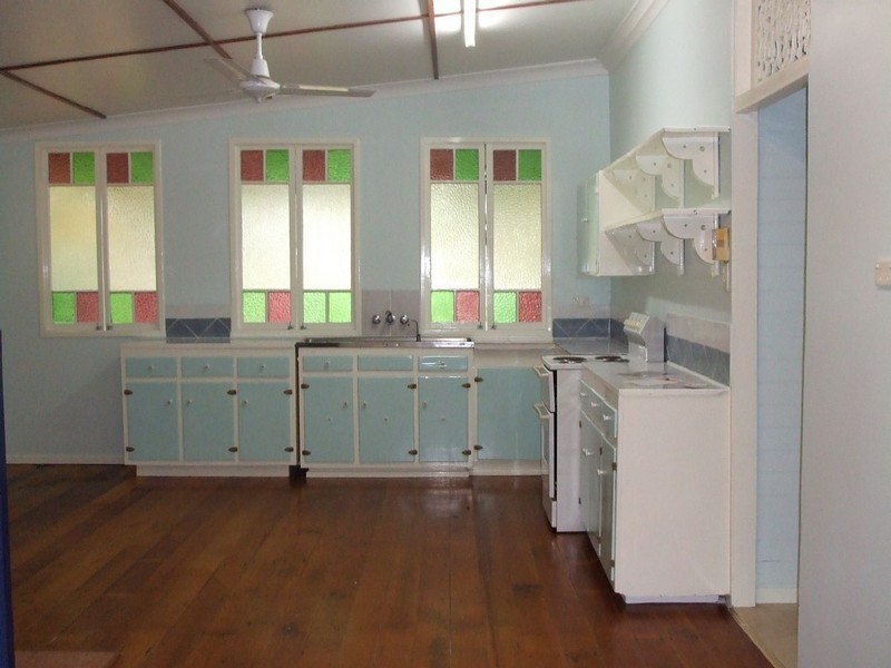 12 Drew Street, Finch Hatton QLD 4756