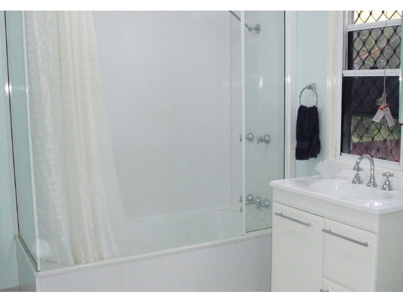 12 Drew Street, Finch Hatton QLD 4756