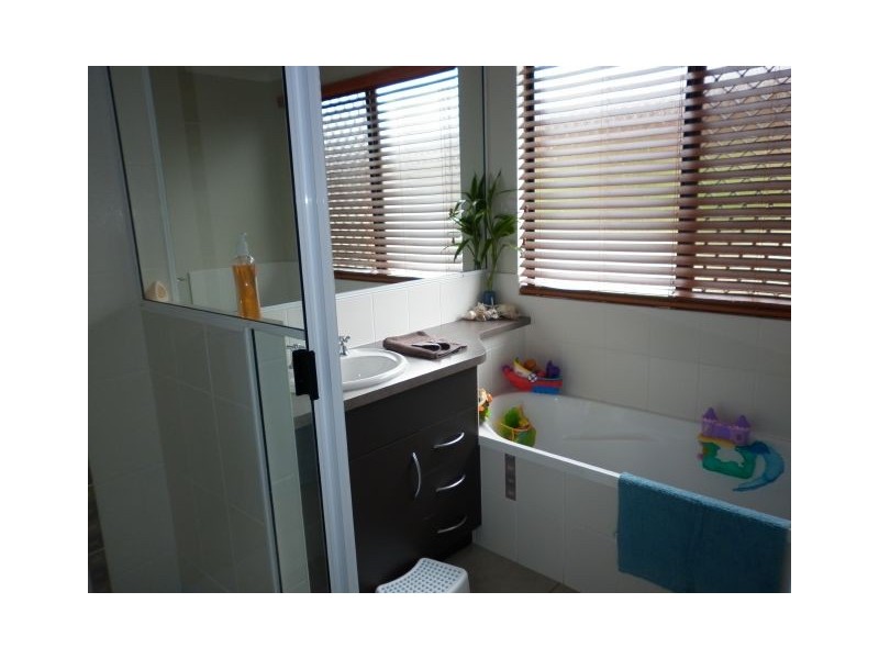 1  Douglas Crescent, Rural View QLD 4740