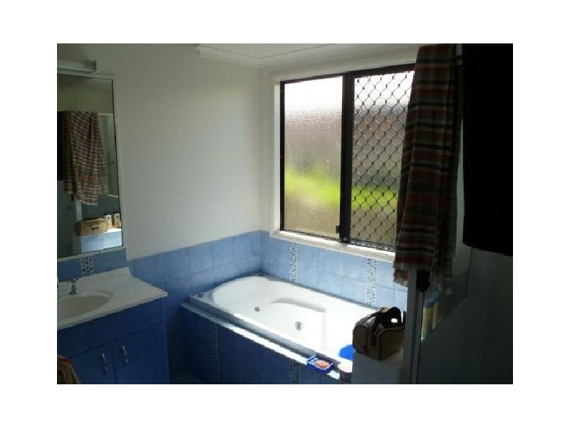 16 Wing Crescent, Glenella QLD 4740