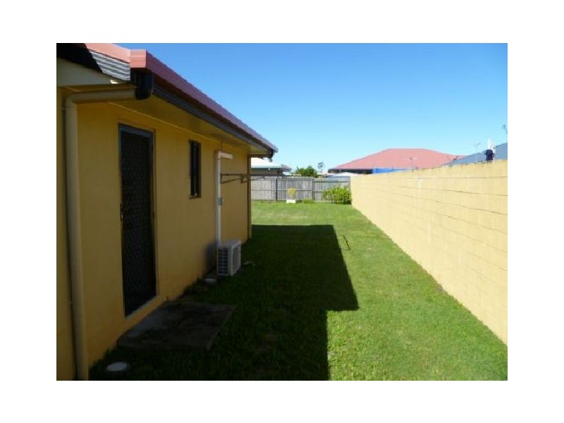 16 Wing Crescent, Glenella QLD 4740