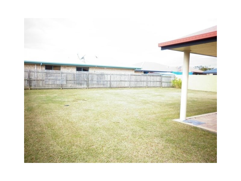 16 Wing Crescent, Glenella QLD 4740