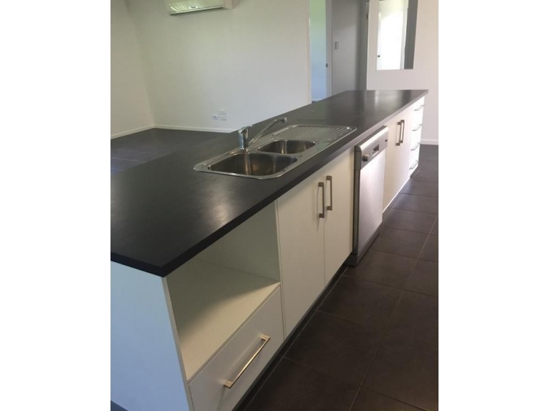 8 Sidon Court, Ooralea QLD 4740
