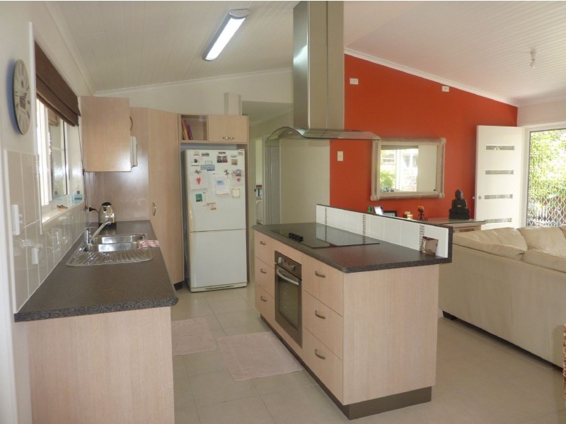 1 Tern Street, Slade Point QLD 4740