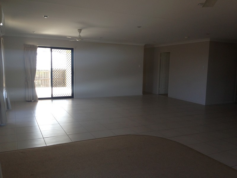 11 Hawkins Street, Bucasia QLD 4750