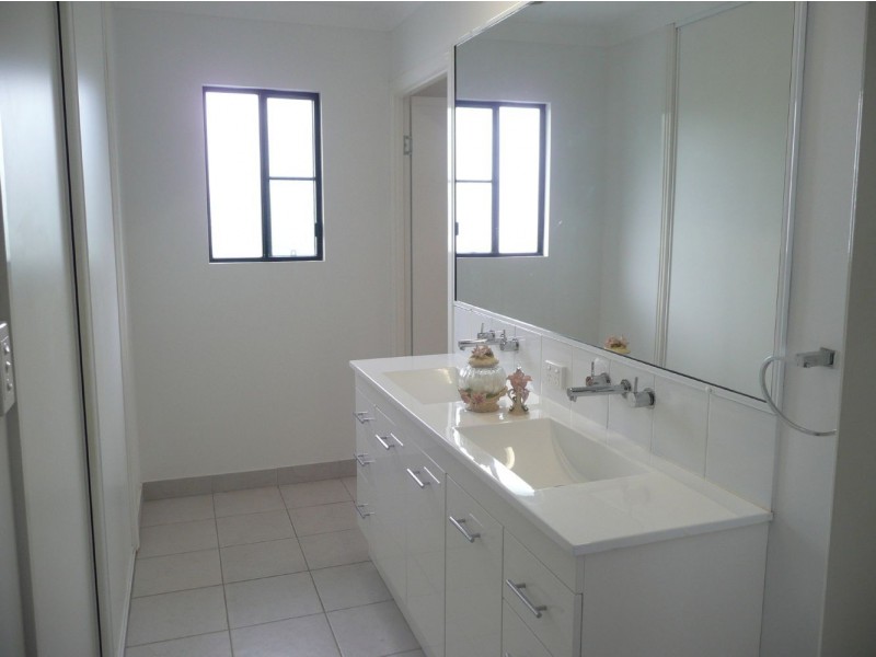 122 Dawson Boulevard, Rural View QLD 4740