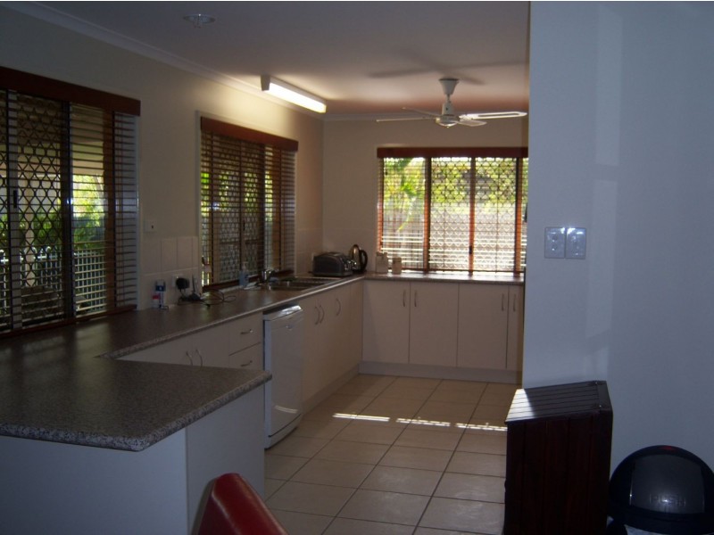 10 Border Street, Glenella QLD 4740