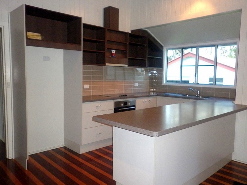 16 Holland Street, West Mackay QLD 4740