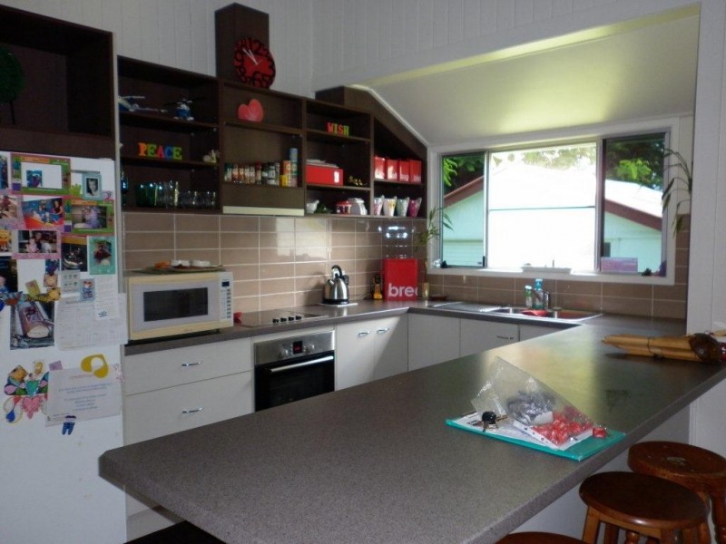 16 Holland Street, West Mackay QLD 4740