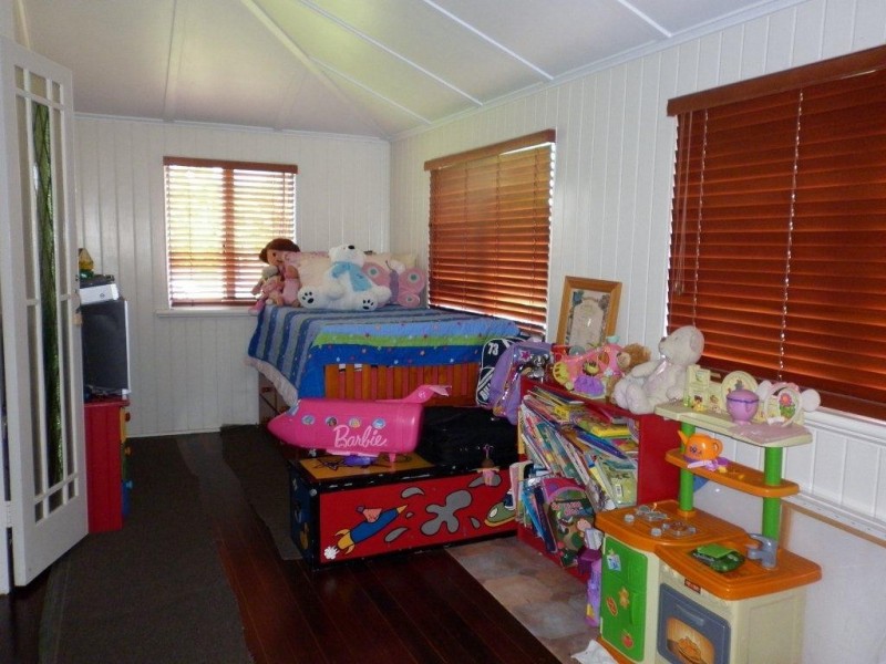 16 Holland Street, West Mackay QLD 4740