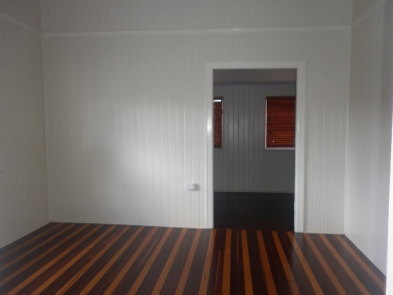 16 Holland Street, West Mackay QLD 4740