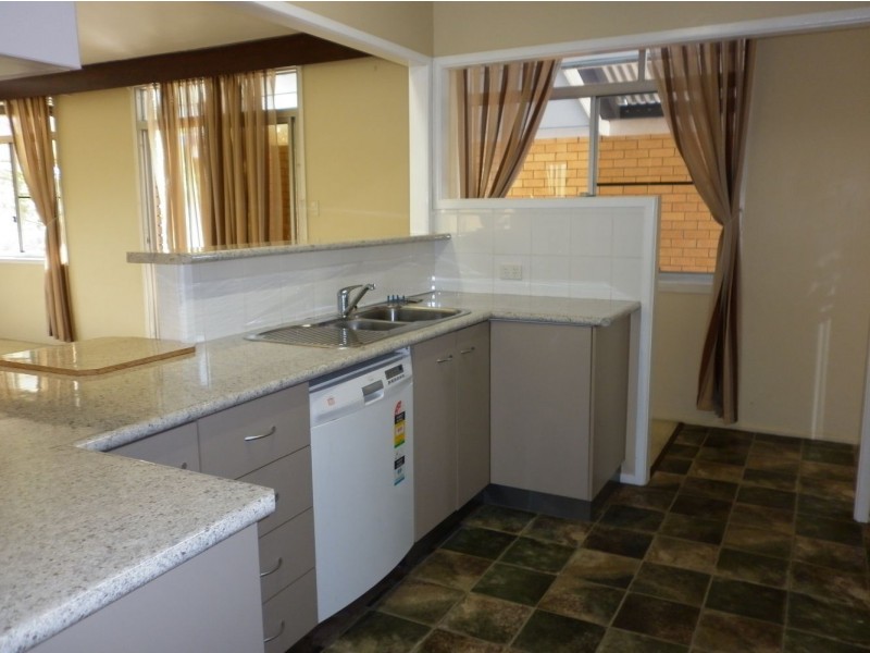 2a James Croker, Mount Pleasant QLD 4740