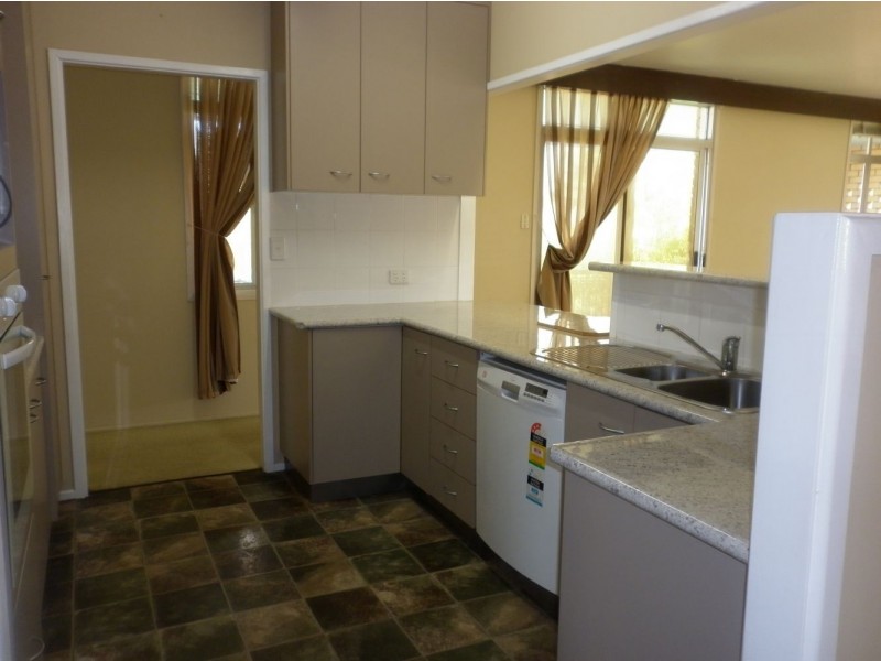 2a James Croker, Mount Pleasant QLD 4740