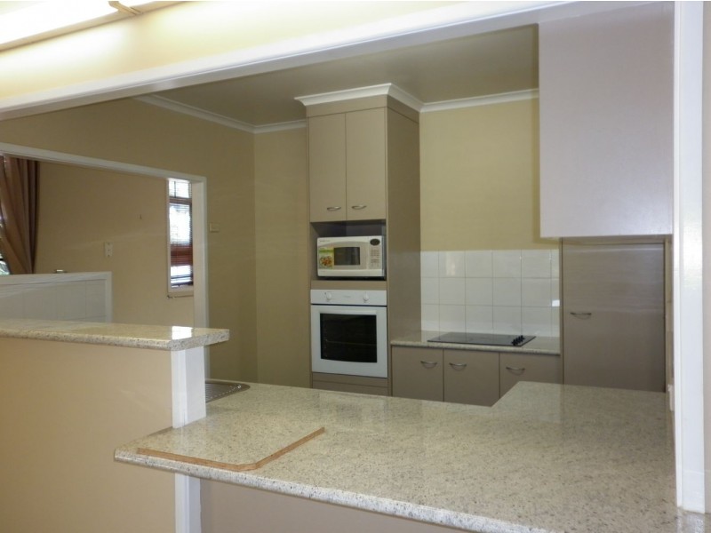 2a James Croker, Mount Pleasant QLD 4740