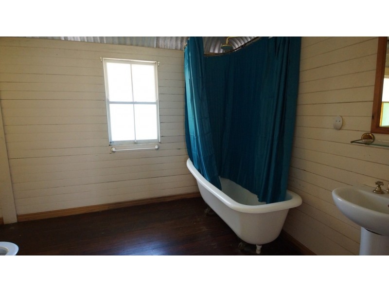 435 Shakespeare Street, West Mackay QLD 4740