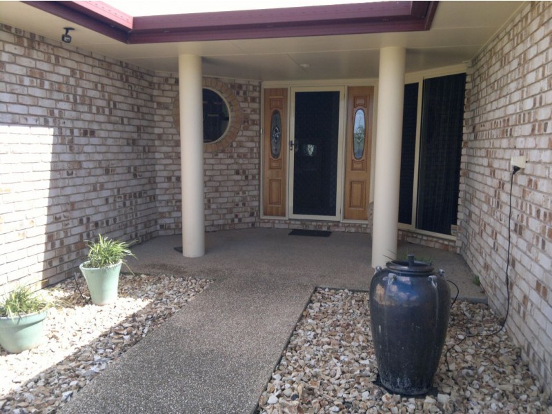 33 Schapers Road, Glenella QLD 4740