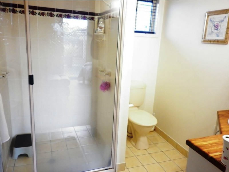 33 Schapers Road, Glenella QLD 4740