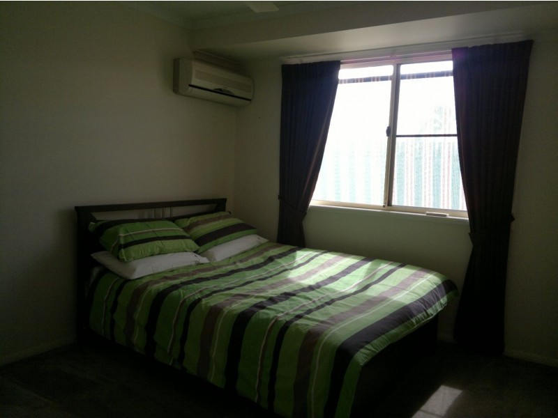 33 Schapers Road, Glenella QLD 4740