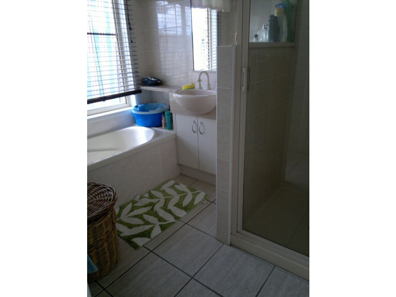 33 Schapers Road, Glenella QLD 4740