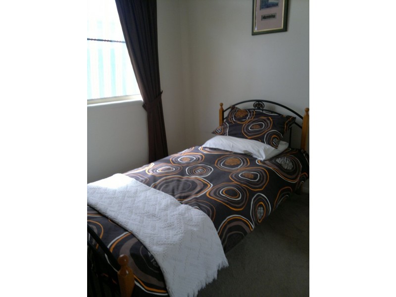 33 Schapers Road, Glenella QLD 4740