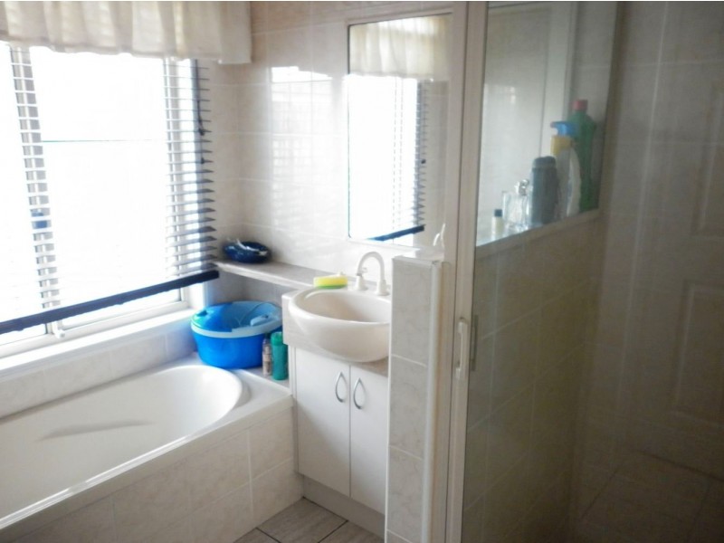 33 Schapers Road, Glenella QLD 4740