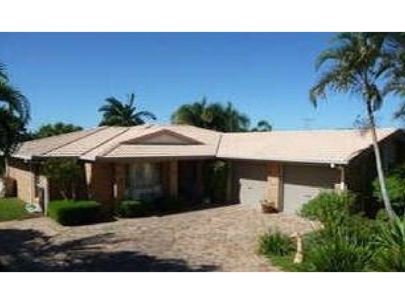 16 Dumfries Court, Beaconsfield QLD 4740
