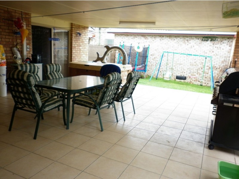 16 Dumfries Court, Beaconsfield QLD 4740