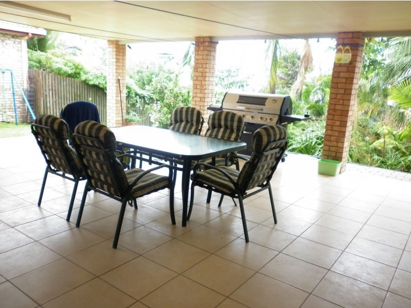 16 Dumfries Court, Beaconsfield QLD 4740